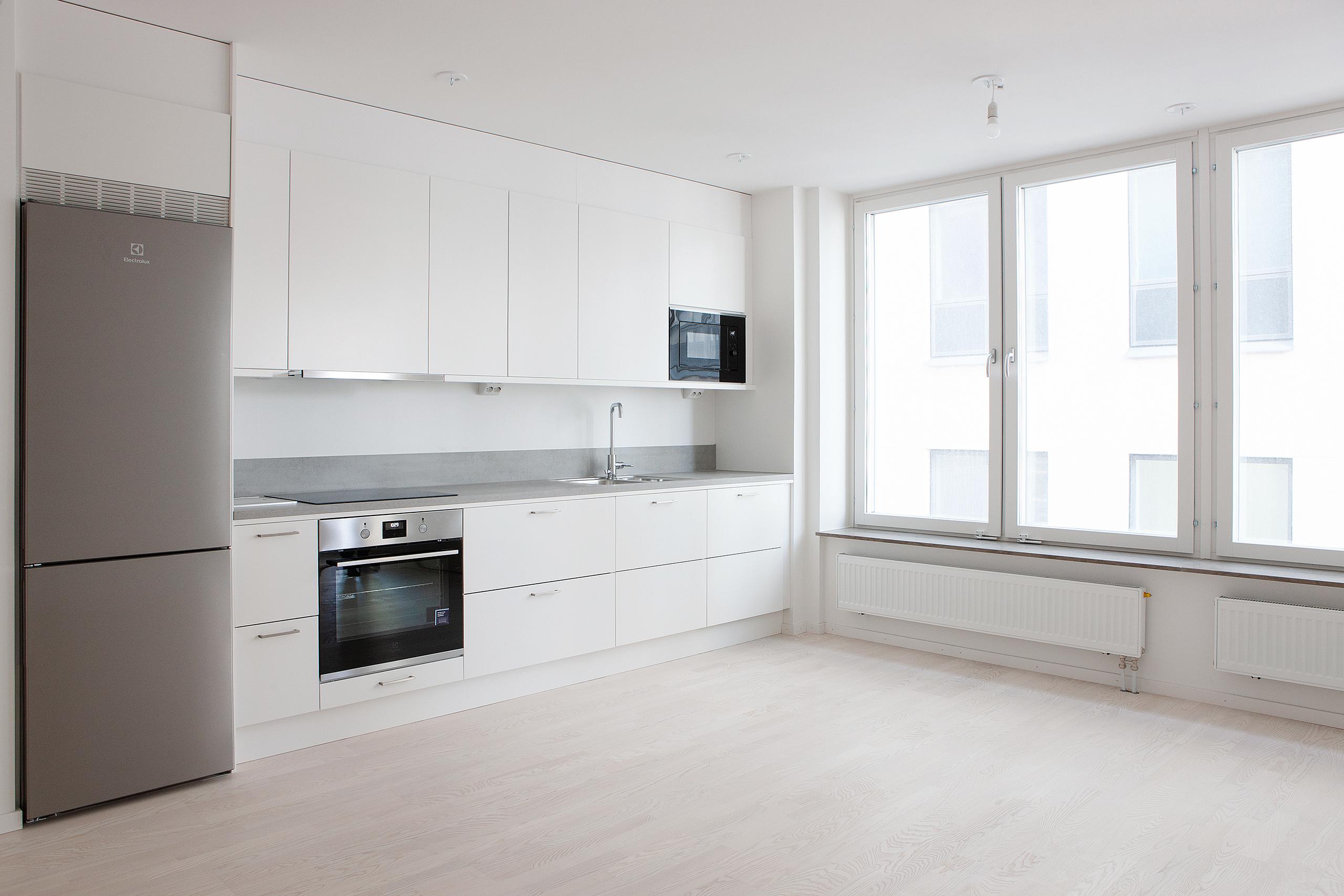 I originalinredningen ingår alltid mjukstängande köksluckor, rostfria vitvaror, flera källsorteringskärl, integrerad diskmaskin, underlimmad diskho och LED-belysning under överskåp.