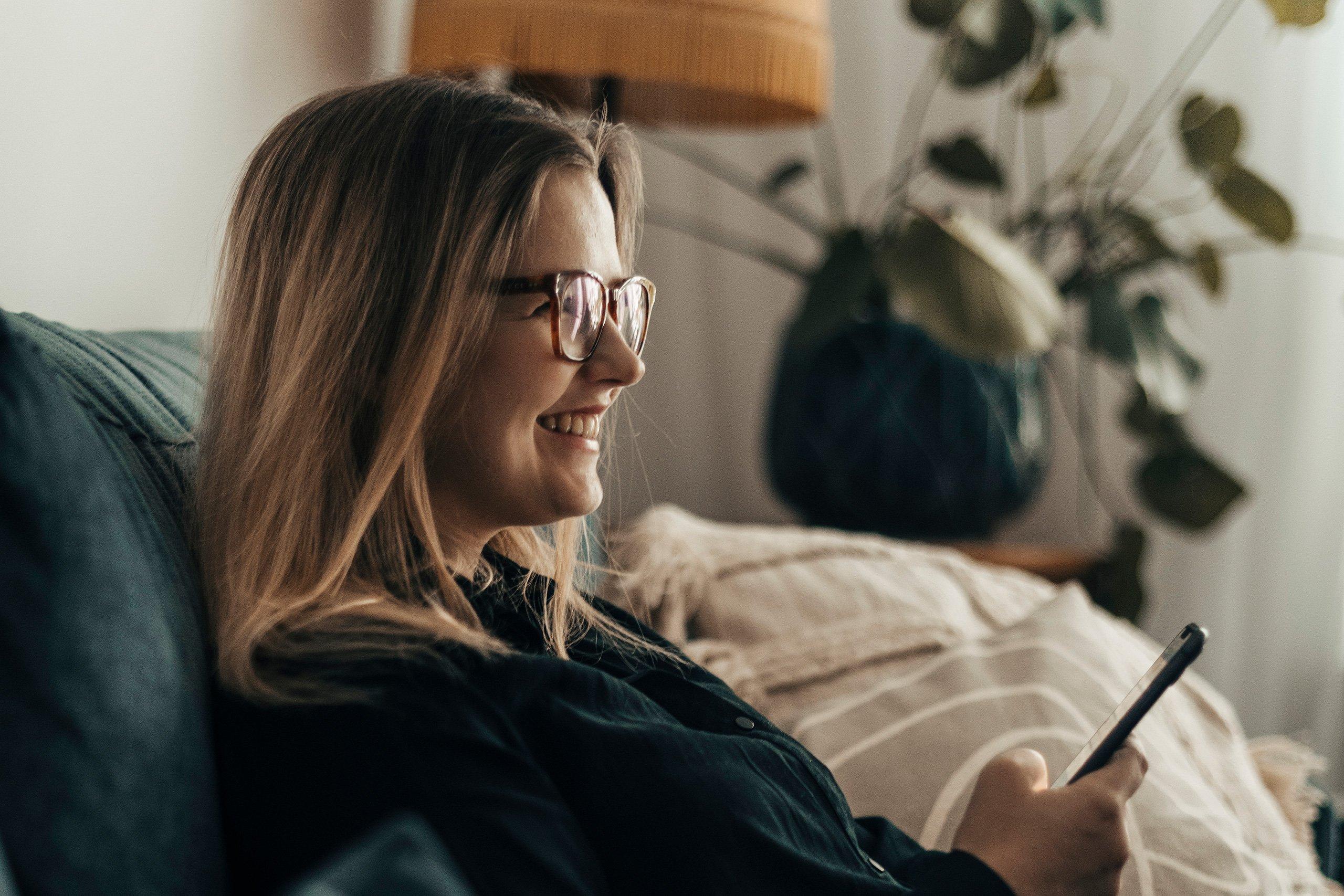 De smarta funktionerna i hemmet är inte bara bra för miljön - utan även för plånboken konstaterar Kajsa Persson. Foto: Samuel Unéus