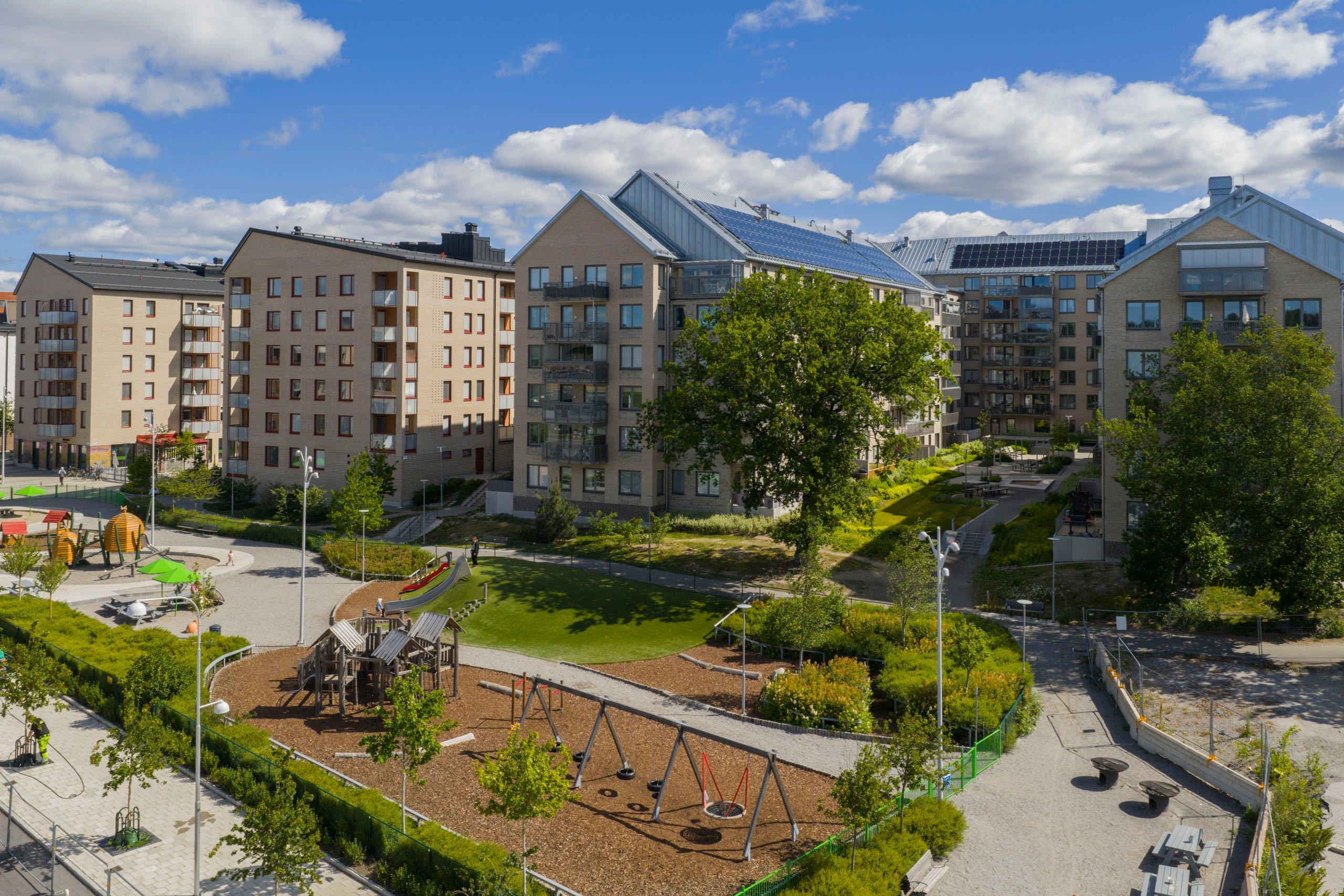 I Söderdalen bor du nära till både kommunikationer och grönområden.