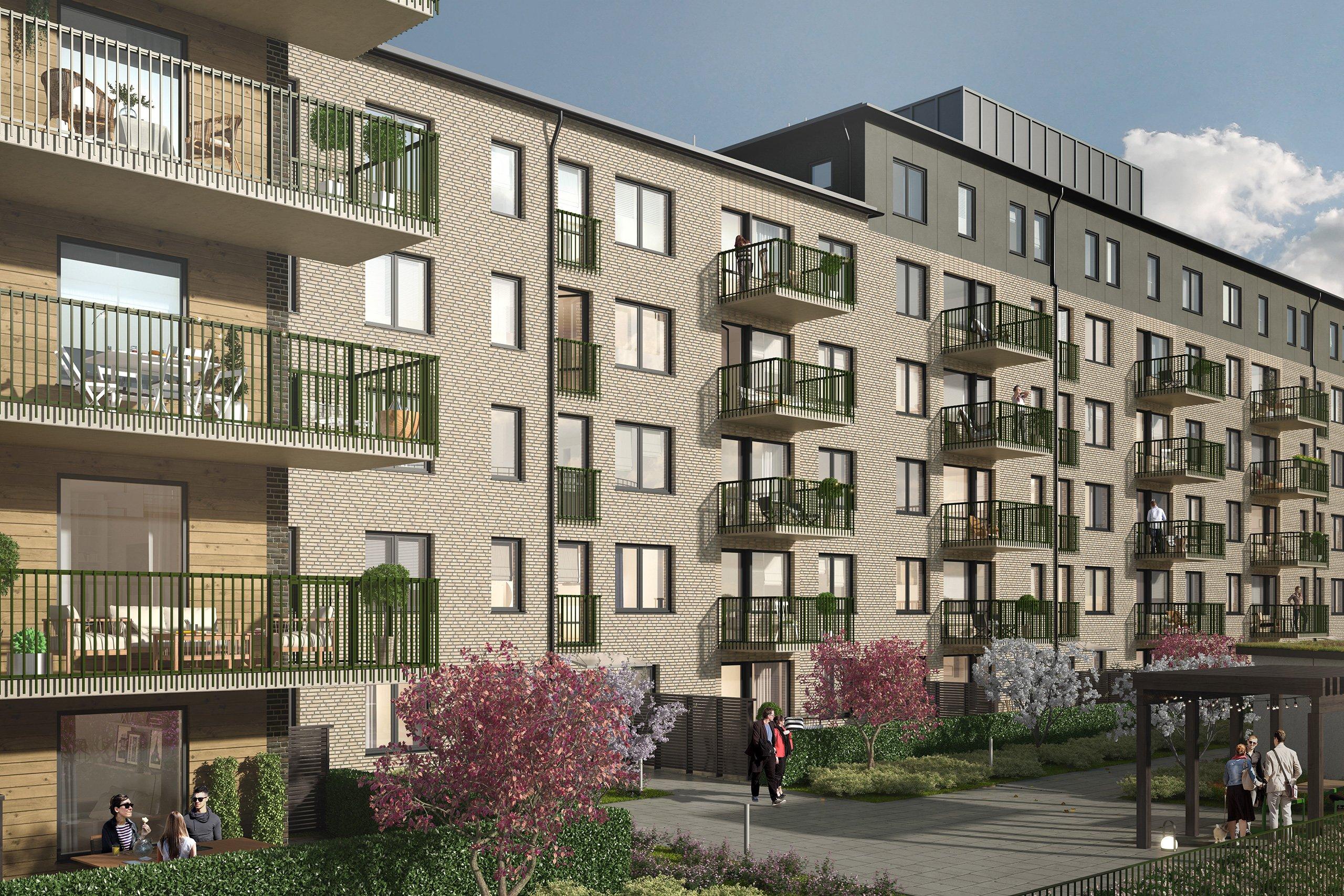 Fasad mot innergård med grönska. 