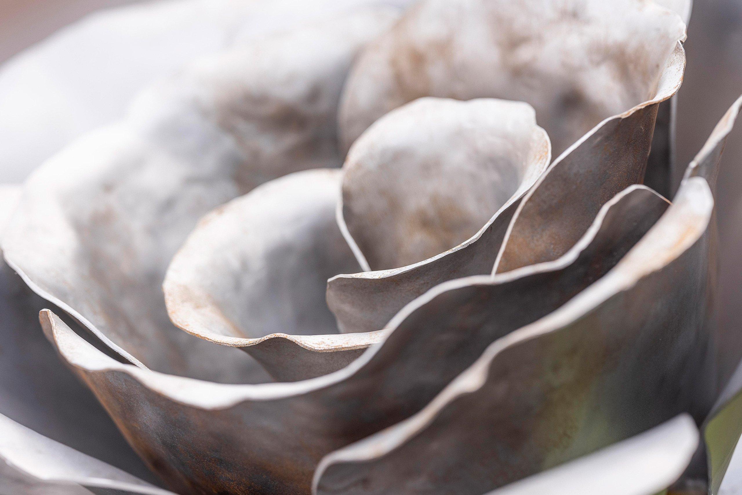 Blomskulptur i järn.