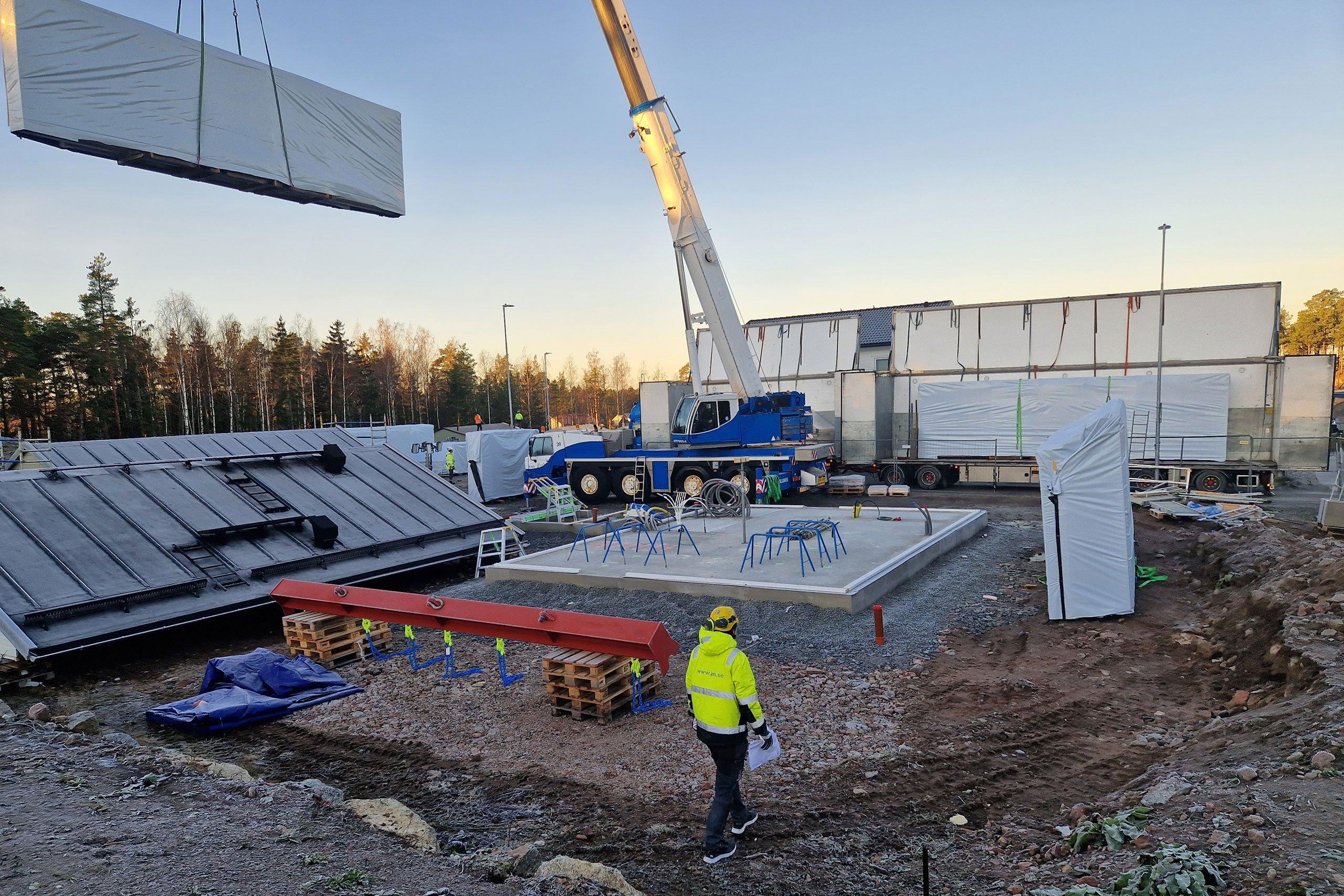 Första husen levereras till Skölstadalen.