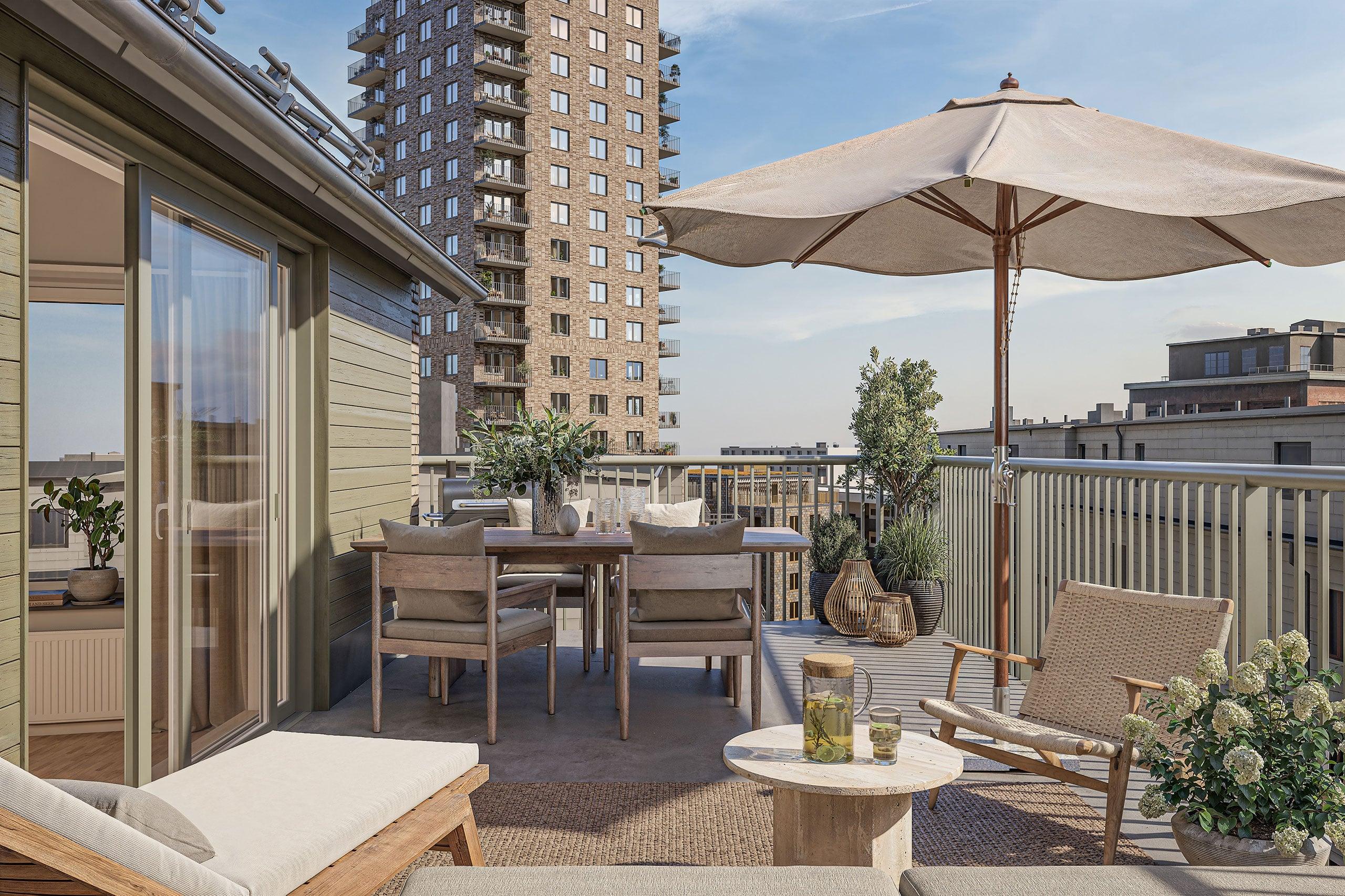Takterass i en av kvarterets etage-lägenheter överst i huset.