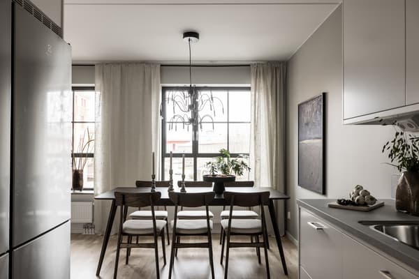 Vy mot matplats från kök, JMs visningsbostad i Gamlestaden.