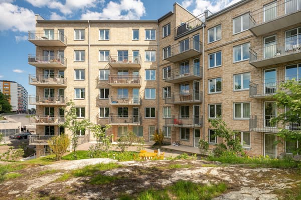 Huset består av består av två trapphus om sex respektive sju våningar