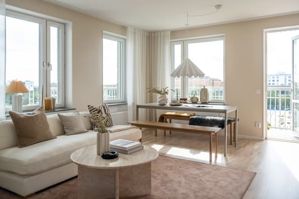 Vattentornet Södra byggs mitt Centrala Nacka. Här erbjuder vi nyproducerade lägenheter med balkong eller uteplats nära naturen och den planerade tunnelbanan (visningslägenhet). 