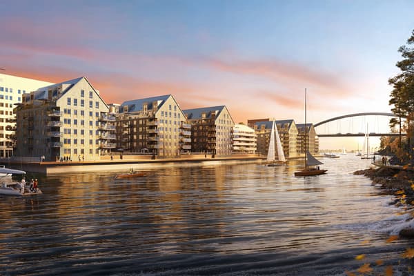 Kajpromenaden nedanför kvarteret.