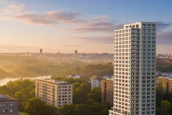 I Axelsberg planerar vi för kvarteret Lokatten, totalt 102 bostadsrätter med milsvid utsikt över Mälaren och Stockholm (visionsbild).