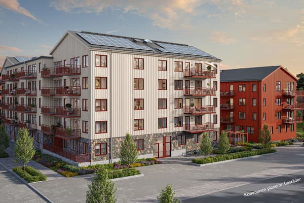 Illustration av ett nyproducerat flerbostadshus med fem våningar, fasad i vitt respektive rött på de två husen. Byggnaden har generösa balkonger, grönskande planteringar runt entréerna och solpaneler på taket.