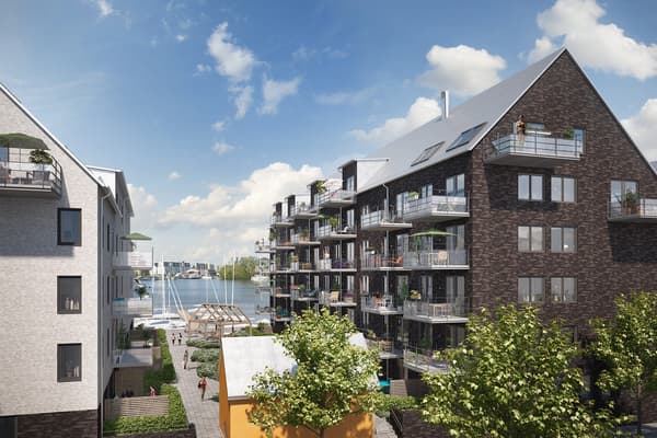 Fasaden utgörs av sobert tegel och puts och byggnadernas arkitektur får ett elegant uttryck med marint tema.