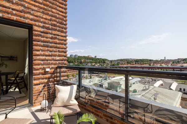 Fabrikören ligger i området Gamlestadens Fabriker som växer fram som en av stans mest spännande stadsdelar. 