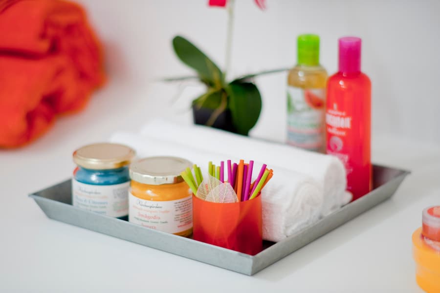 Färgglada detaljer. Badrumsinredning.