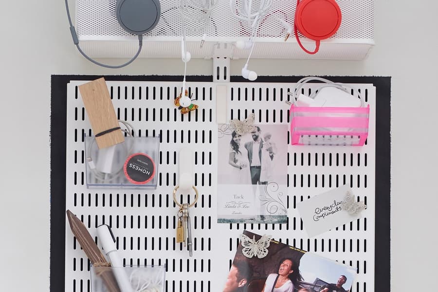 System för förvaring bakom dörr från Elfa