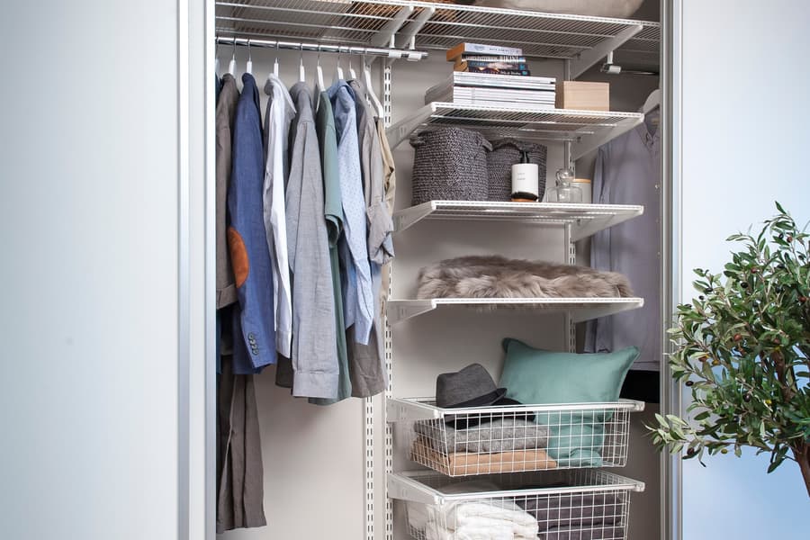 Skjutdörrsgarderob blank JM lägenhet