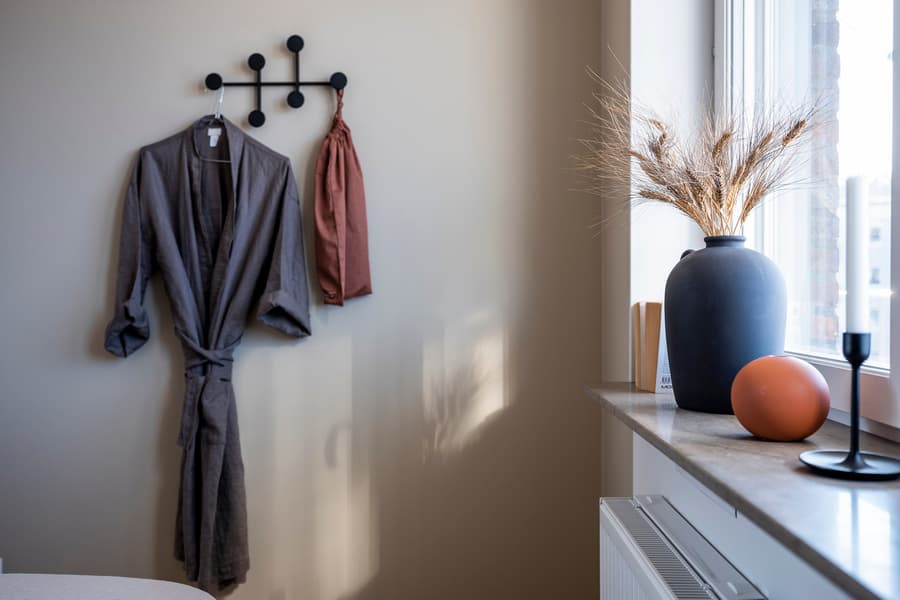 Sovrumsinredningsdetaljer i dova färger