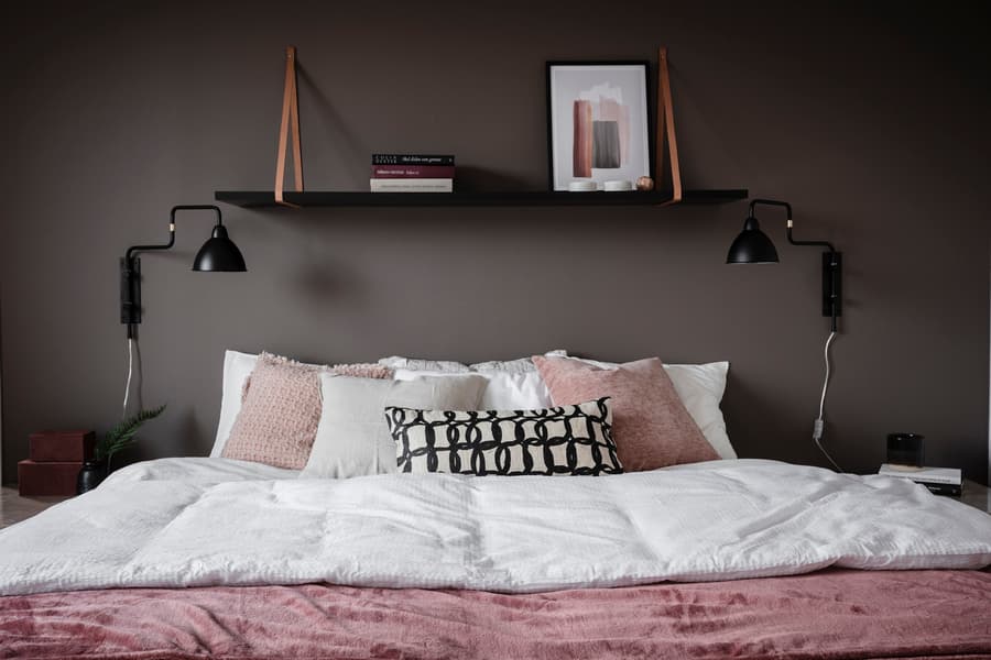 Inredning sovrum rosa och grått