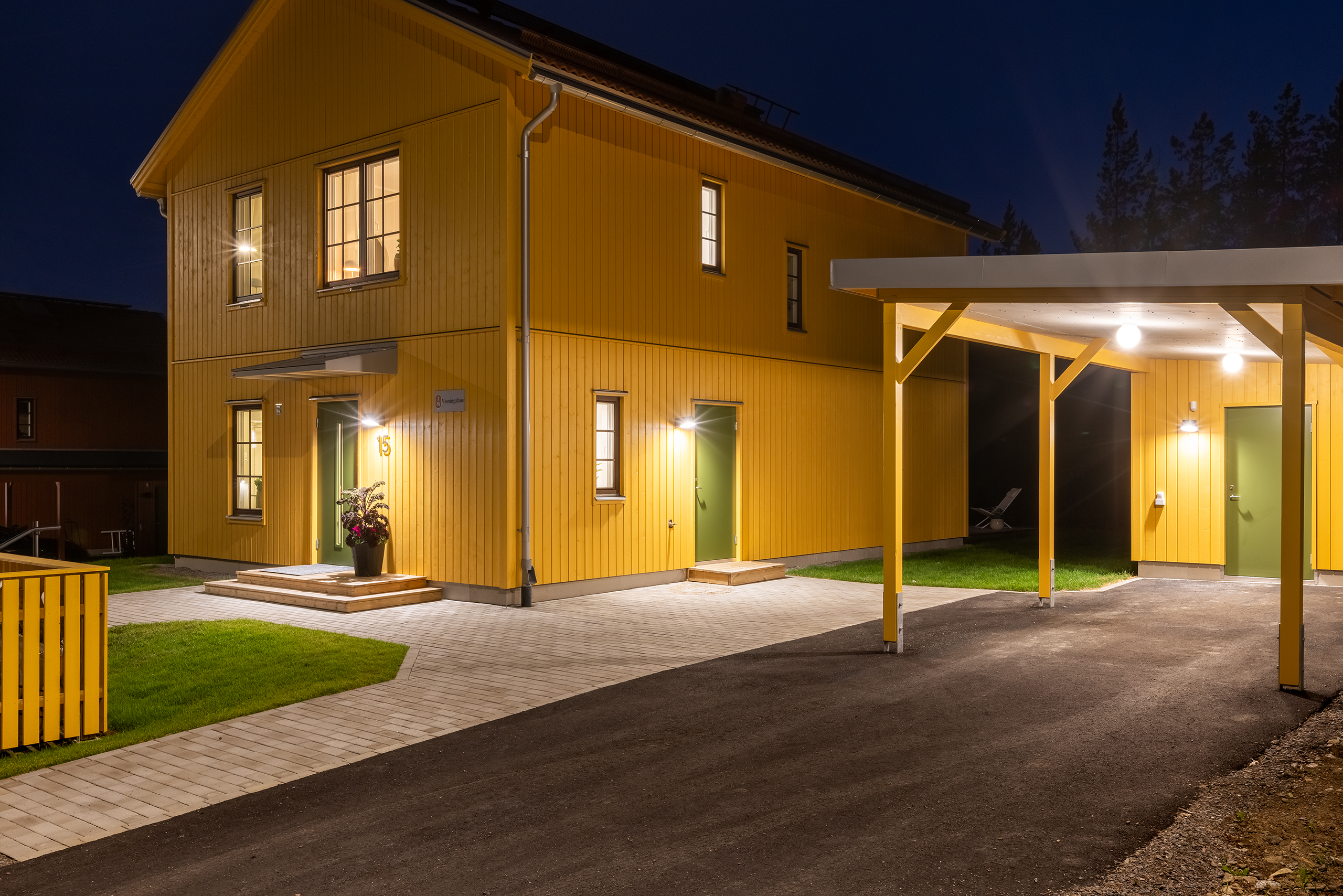 Villa Granen om 140 kvm i två plan med stor uteplats. Foto från visningshuset. 
