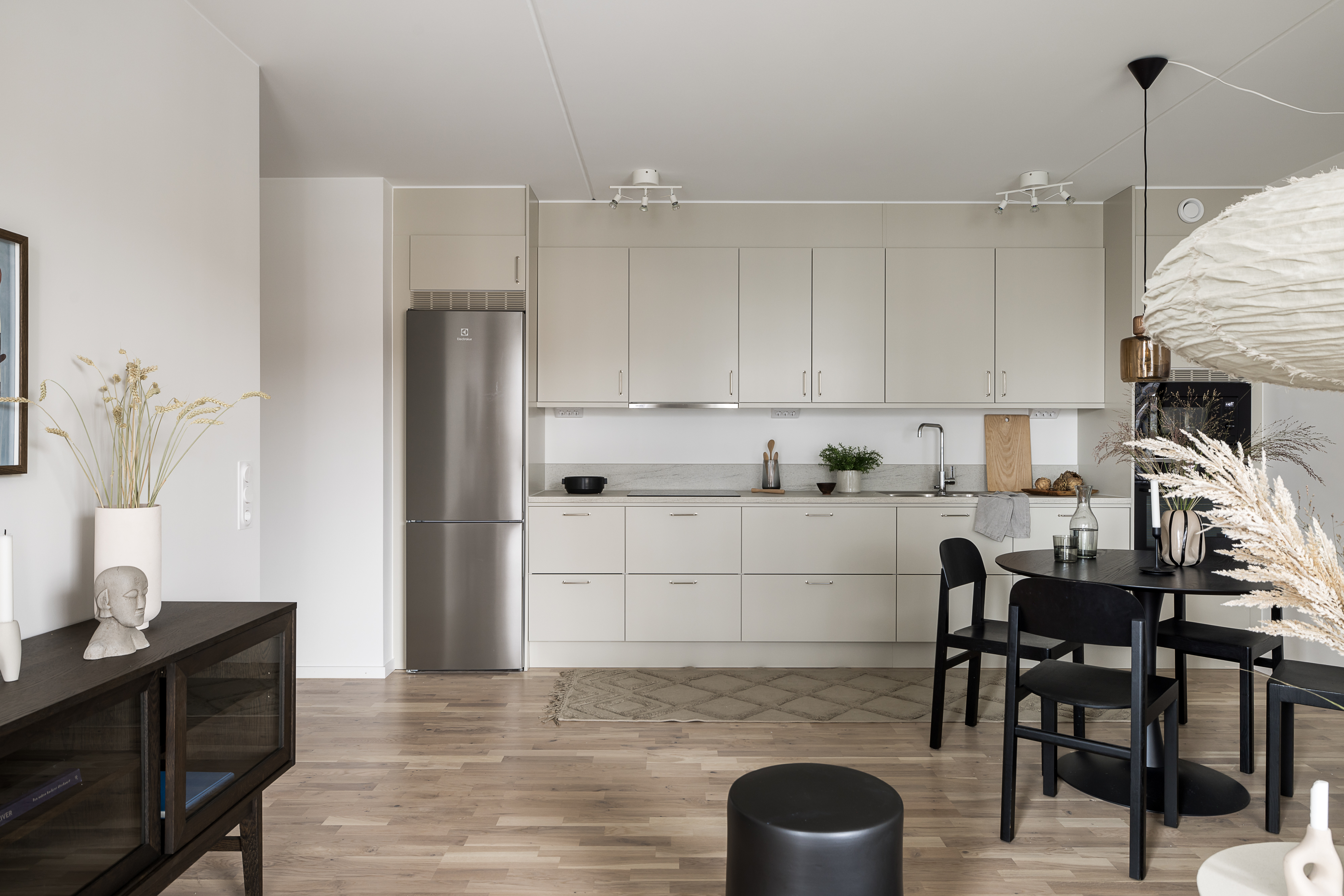 Hög kvalitet i varje detalj – bo i Spinnerifabriken och njut av ljusa, välplanerade lägenheter med modern design och ett hem byggt för lång hållbarhet.